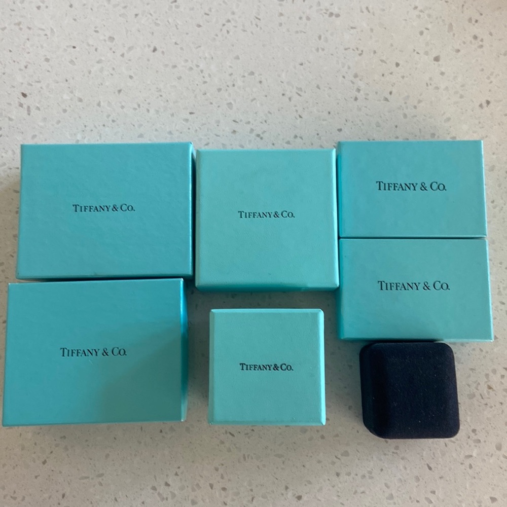 Tiffany boxes - set of 6 . Very good condition